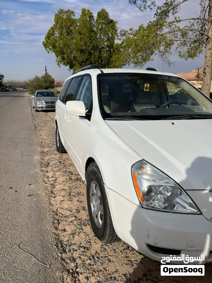 Kia Sedona 2009 photo 2