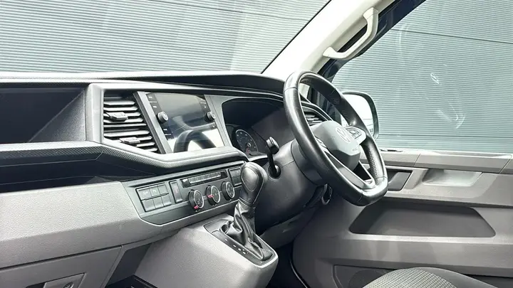 Volkswagen Transporter 2022 photo 2