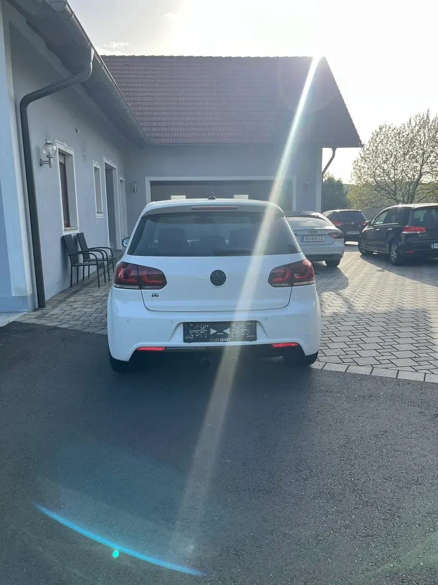 Volkswagen Golf 2011 photo 2