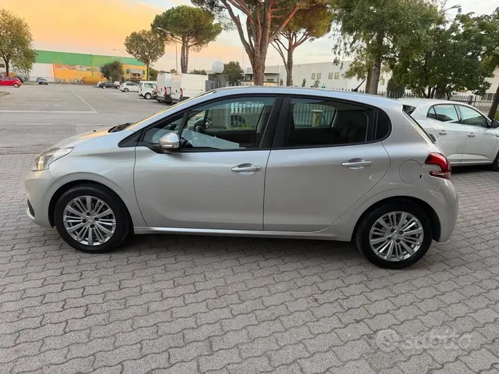 Peugeot 208 2018 photo 5