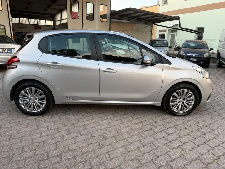 Peugeot 208 2018 photo 4