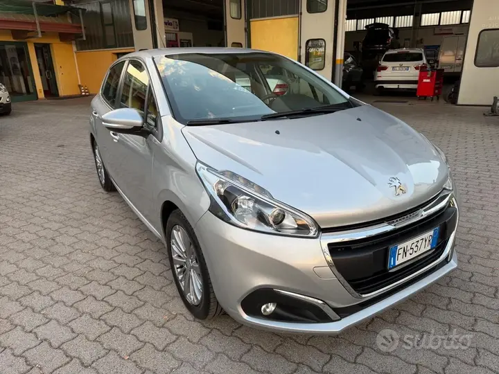 Peugeot 208 2018 photo 2
