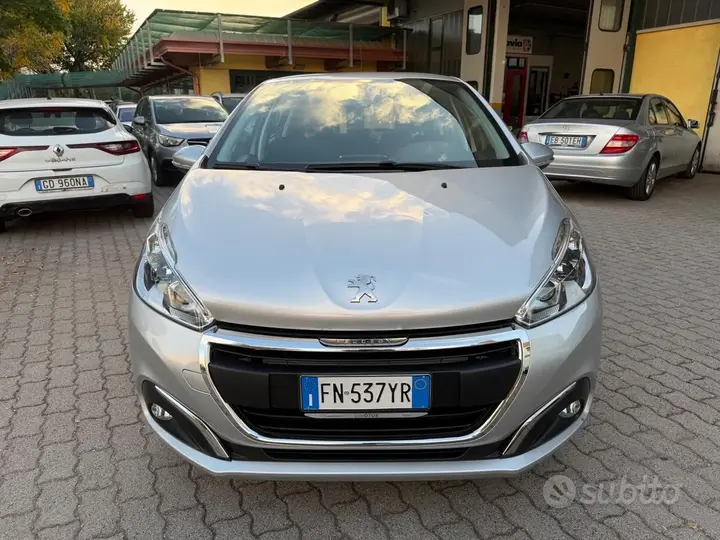 Peugeot 208 2018 photo 3