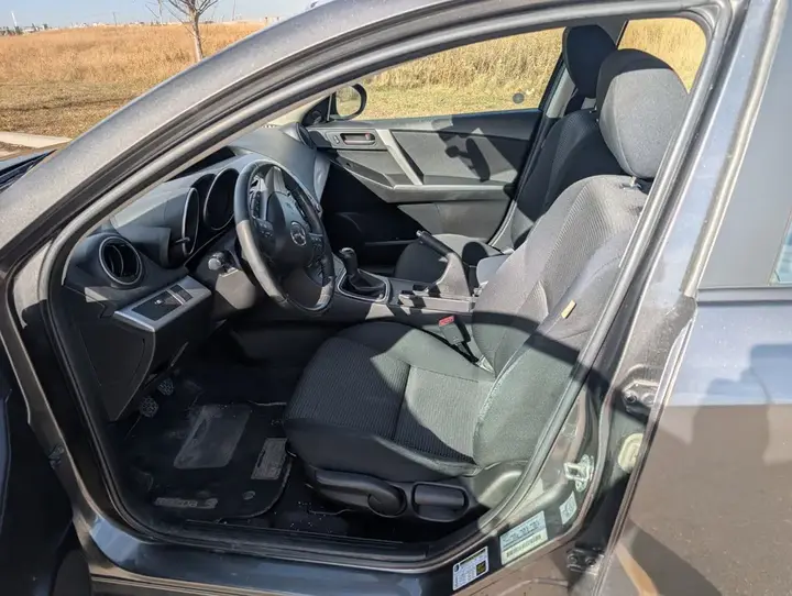 Mazda 3 Sport 2013 photo 4
