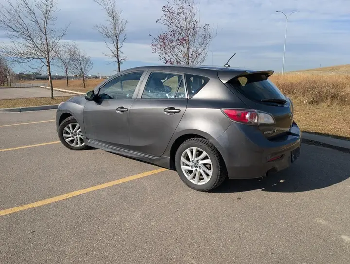 Mazda 3 Sport 2013 photo 2