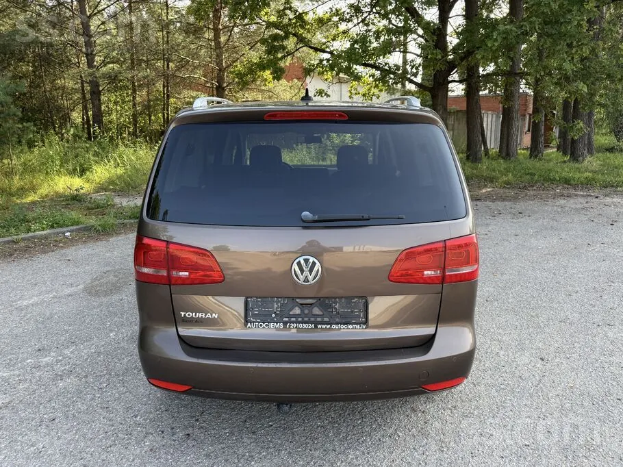 Volkswagen Touran 2012 photo 4