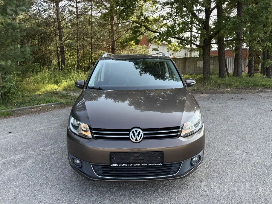 Volkswagen Touran 2012 photo 2