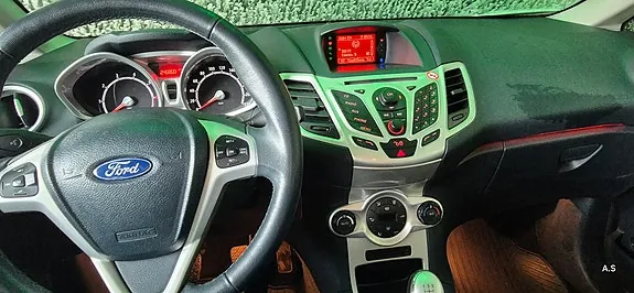 Ford Fiesta 2013 photo 4
