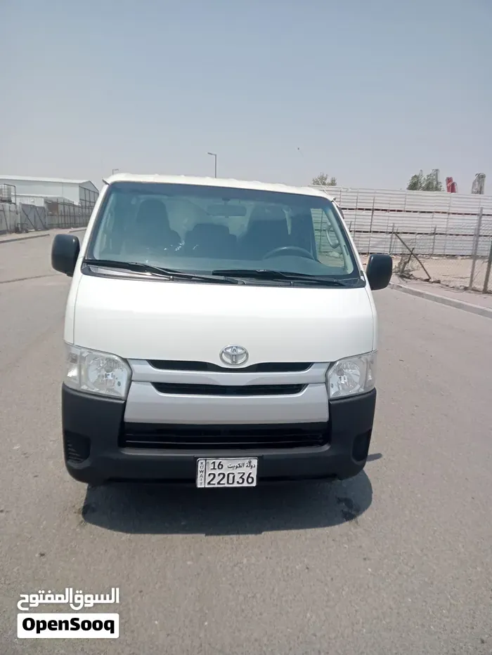 Toyota Hiace 2018 photo 2