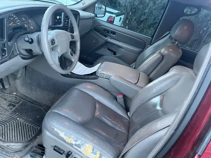 GMC Yukon 2003 photo 2