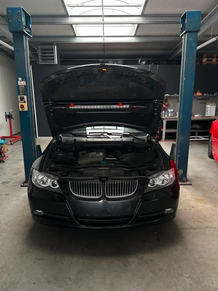 BMW E90 325I