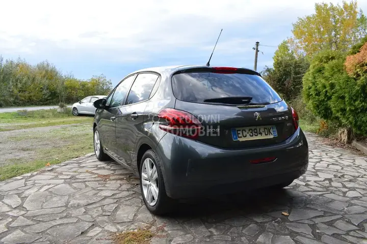 Peugeot 208 2016 photo 5