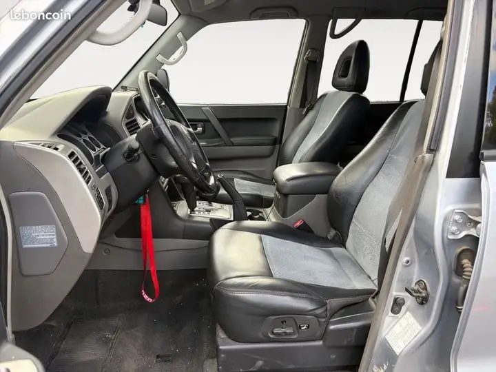 Mitsubishi Pajero 2004 photo 2