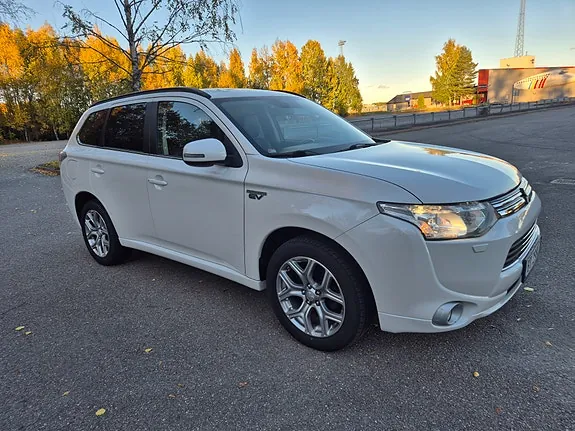 Mitsubishi Outlander 2015 photo 2