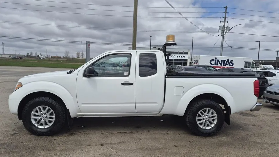 Nissan Frontier 2015 photo 2