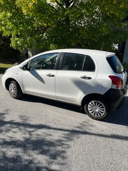 Toyota Yaris 2009 photo 2