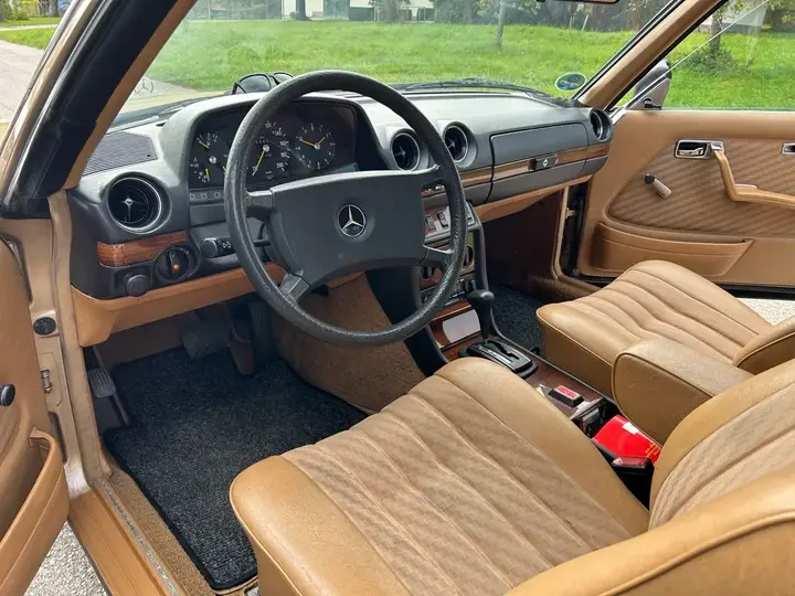 Mercedes-Benz E-Class 1979 photo 3