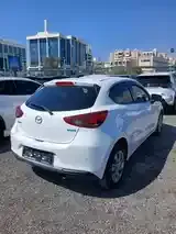Mazda 2 2022 photo 4