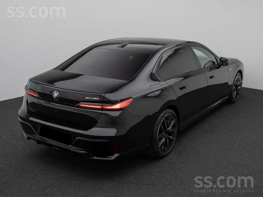 BMW I7 G70 2023 photo 2