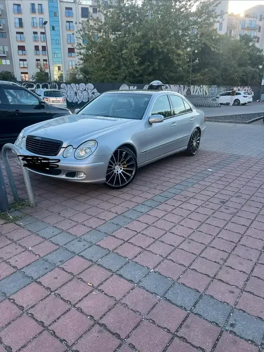 Mercedes-Benz E200