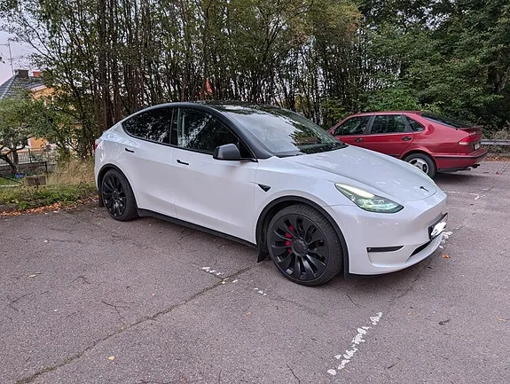 Tesla Model Y 2024 photo 2