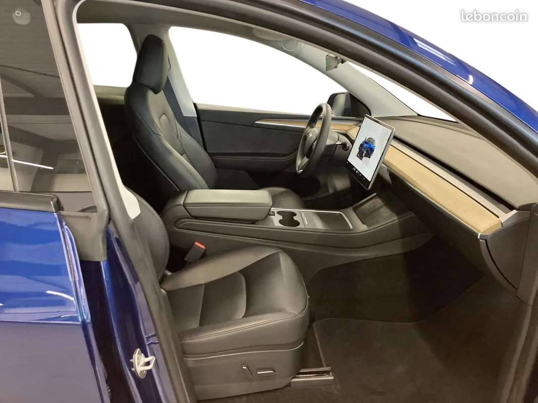 Tesla Model Y 2023 photo 4