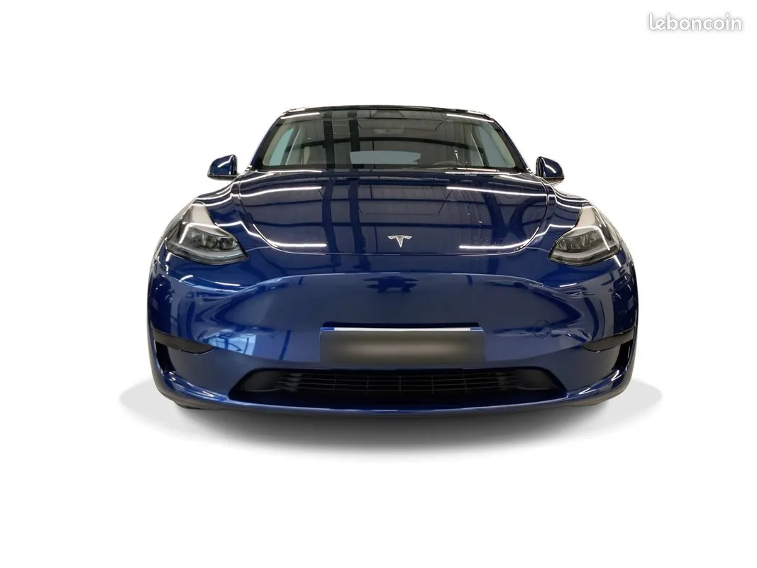 Tesla Model Y 2023 photo 2