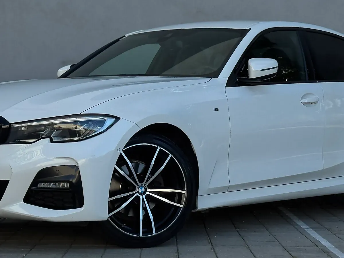 BMW 3 Series 2019 photo 3