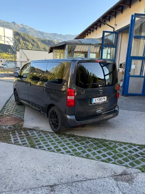 Opel Zafira 2025 photo 2