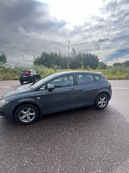 Seat Leon 2011 photo 2