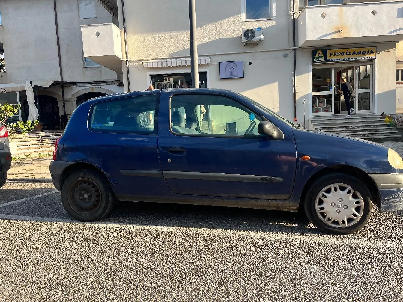 Renault Clio 1999 photo 2