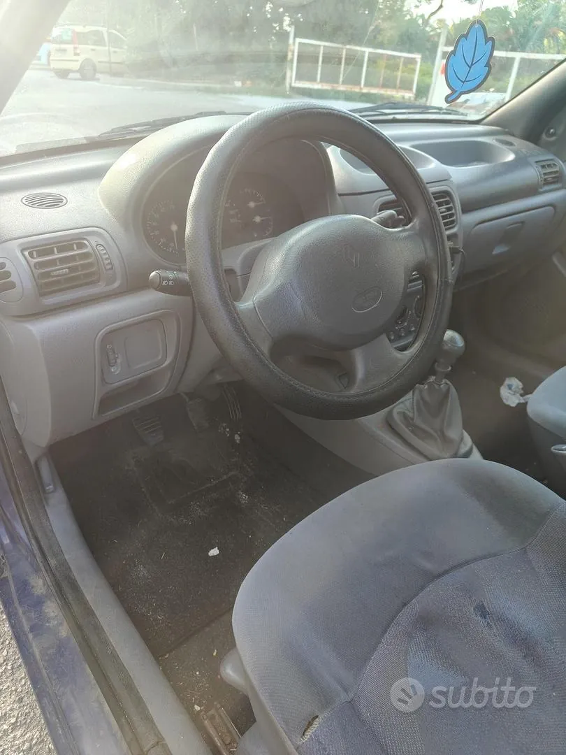 Renault Clio 1999 photo 4