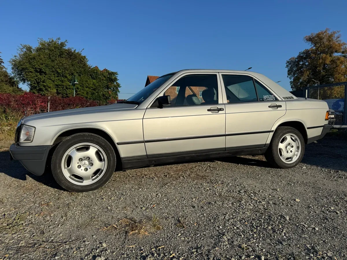 Mercedes-Benz 190 1988 photo 2