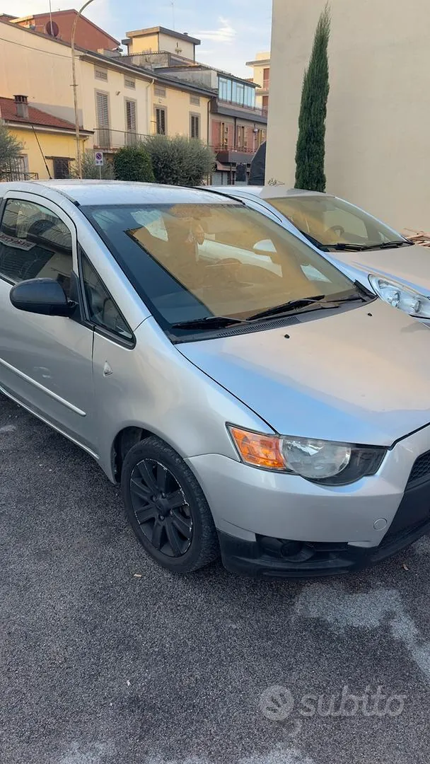 Mitsubishi Colt 2010 photo 2