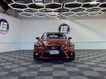 Lexus Is 300H 2013 photo 3
