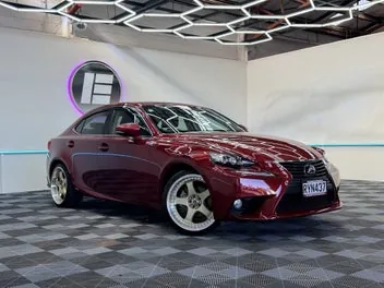 Lexus Is 300H 2013 photo 2