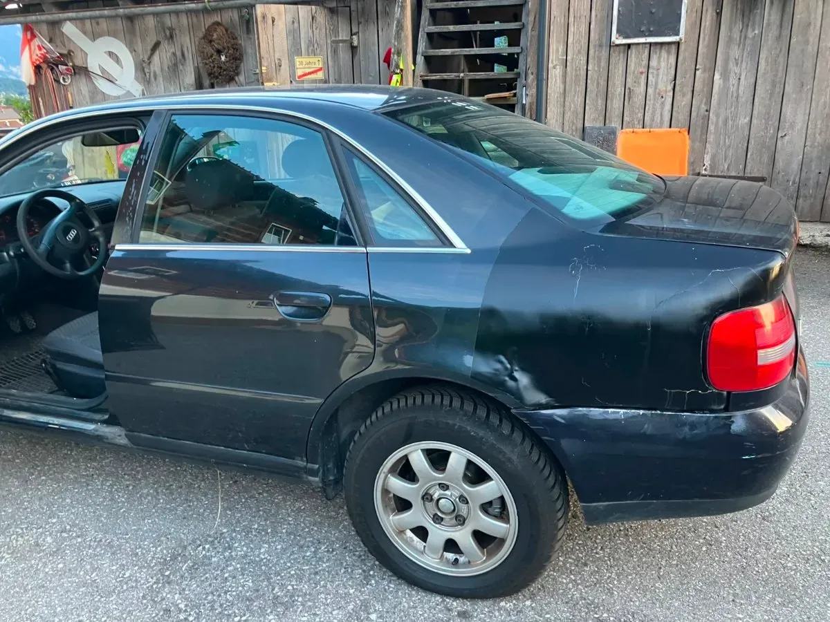 Audi A4 1999 photo 2
