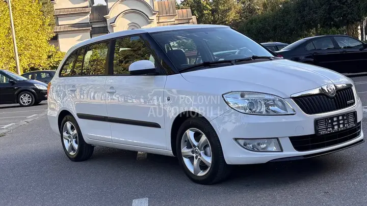 Skoda Fabia 2011 photo 4
