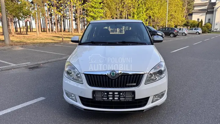 Skoda Fabia 2011 photo 2