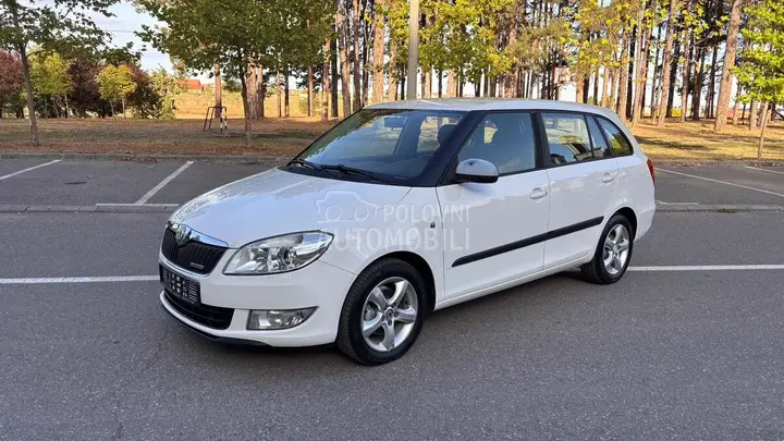 Skoda Fabia 2011 photo 3