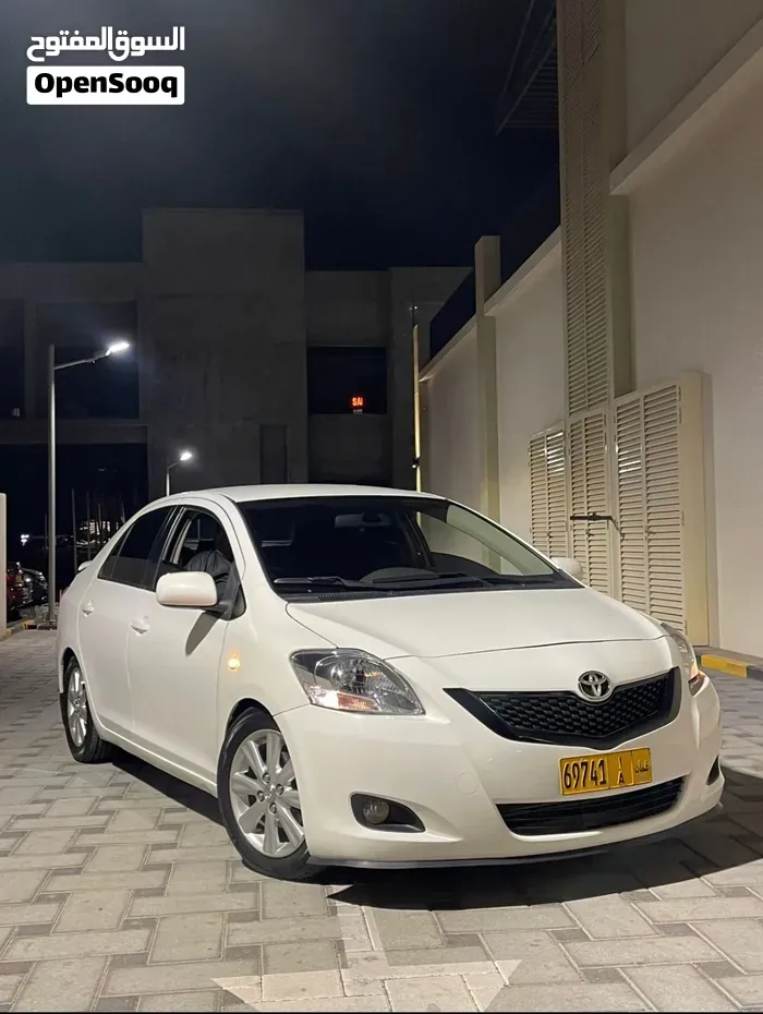 Toyota Yaris 2011 photo 2