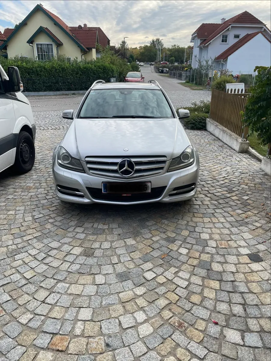 Mercedes-Benz C-Class 2012 photo 2