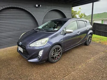 Toyota Aqua 2015 photo 3