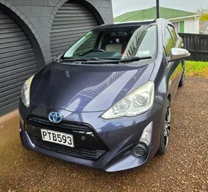 Toyota Aqua 2015 photo 2