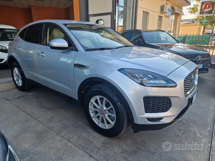Jaguar E-Pace 2018 photo 2