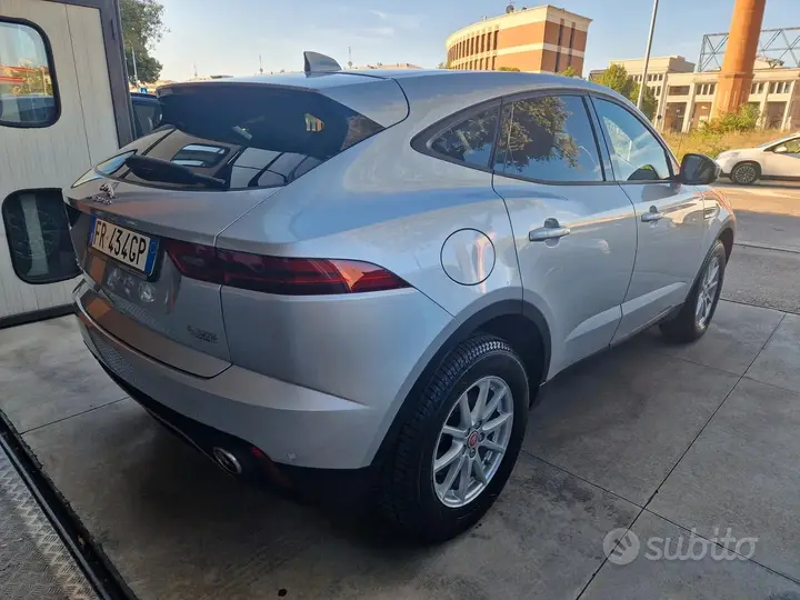 Jaguar E-Pace 2018 photo 4
