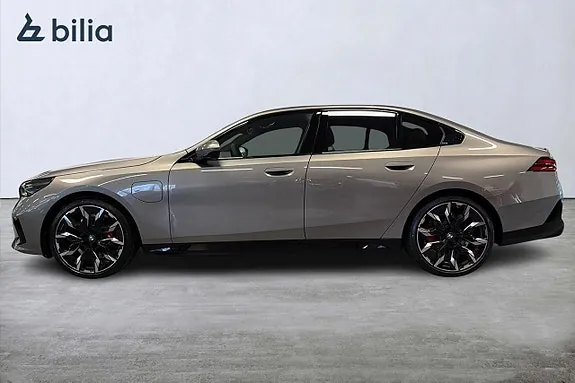 BMW 530E 2026 photo 3