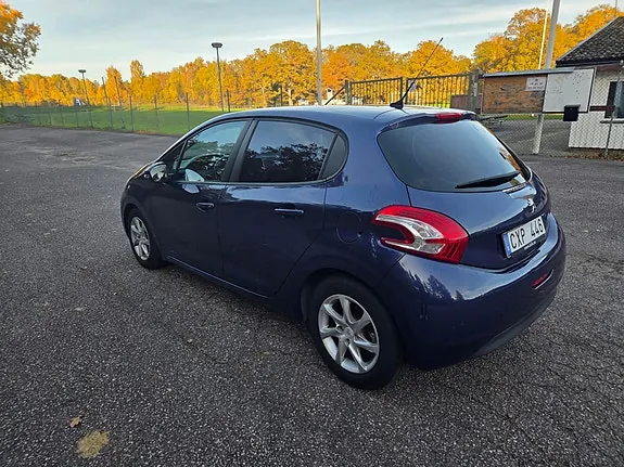 Peugeot 208 2012 photo 4