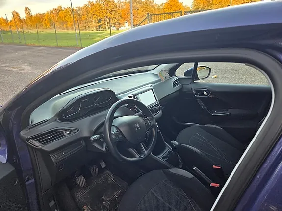 Peugeot 208 2012 photo 5