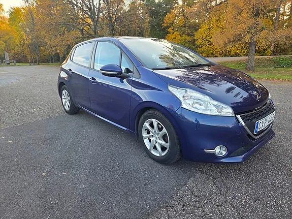 Peugeot 208 2012 photo 2